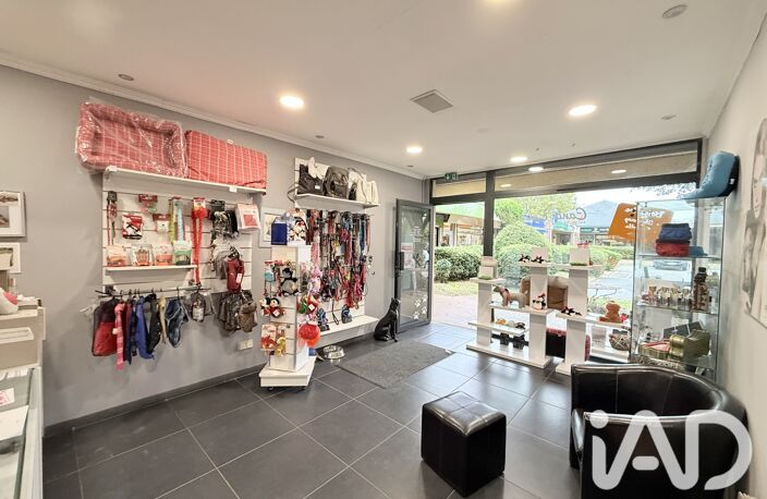 Vente Local commercial 69 m&sup2; — photo 2