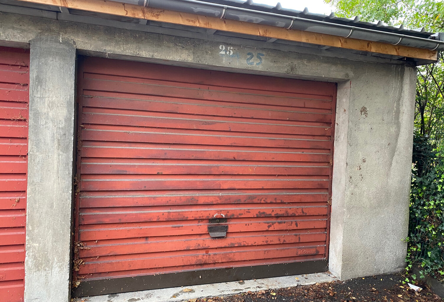 Garage au RDC d'une copropriété — photo 1