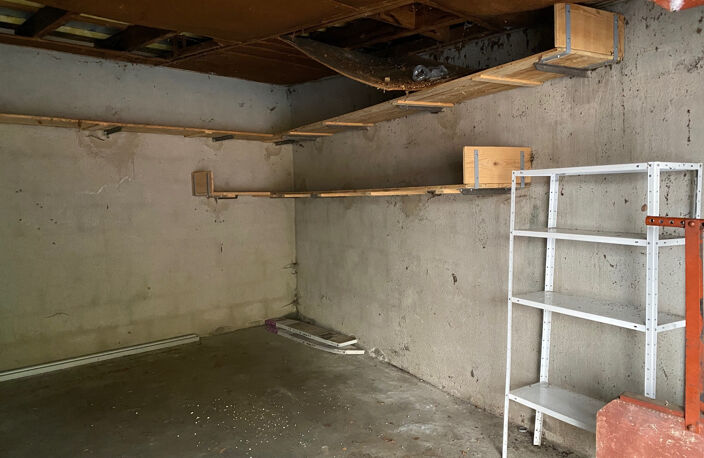 Garage au RDC d'une copropriété — photo 2