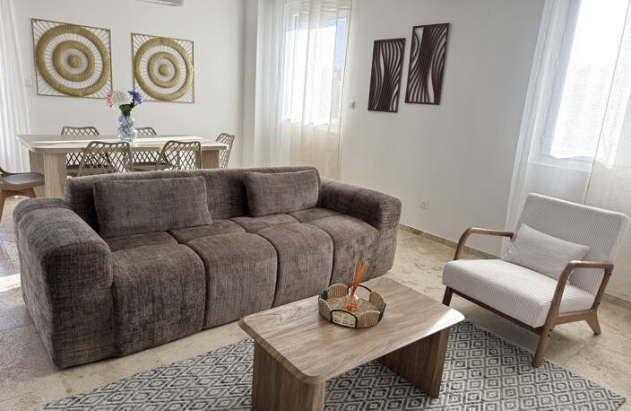 10 minutes de Nîmes, Maison de ville rénovée avec goût, 90 m2, 3 chambres, sur parcelle de 155 m2, proche écol — photo 3