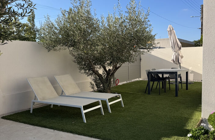 10 minutes de Nîmes, Maison de ville rénovée avec goût, 90 m2, 3 chambres, sur parcelle de 155 m2, proche écol — photo 4