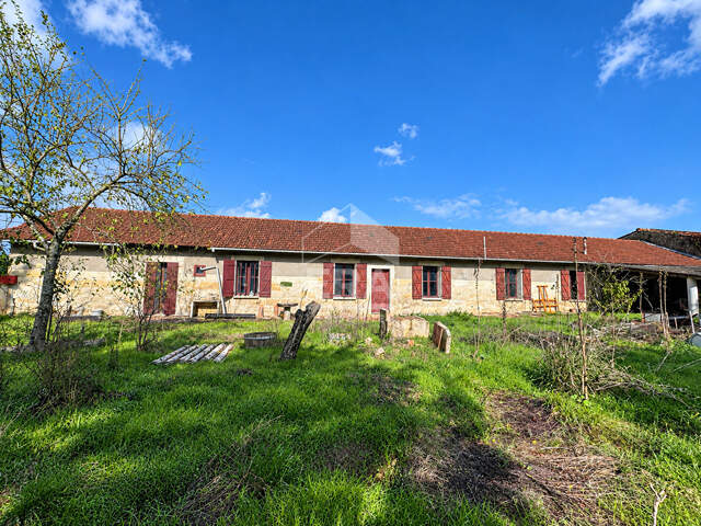Maison à vendre à Bourg - 5 pièces, 165 m², terrain 10 434 m² — photo du bien