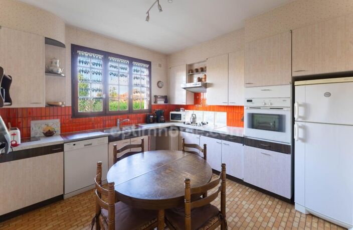 HOUILLES, YVELINES (78) - Maison individuelle 172 m² habitables - 8 pièces - 5 chambres - sous-sol total de 106 m² — photo 4
