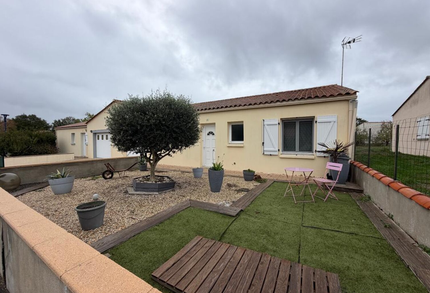 LA BOISSIERE DES LANDES (85) - AU CALME -ADORABLE VILLA PLAIN PIED 3 CHAMBRES AVEC GARAGE ET JARDIN CLOS — photo 1
