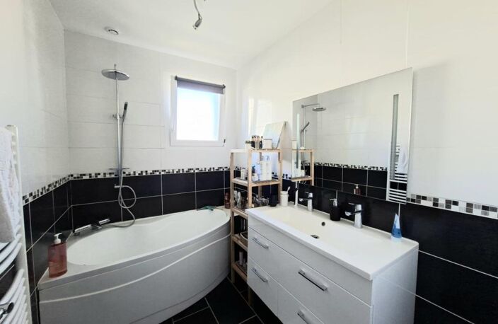 Maison de 87 m² à Lempdes – 3 chambres, garage de 39 m², jardin avec terrasse, isolation de 2024 — photo 5