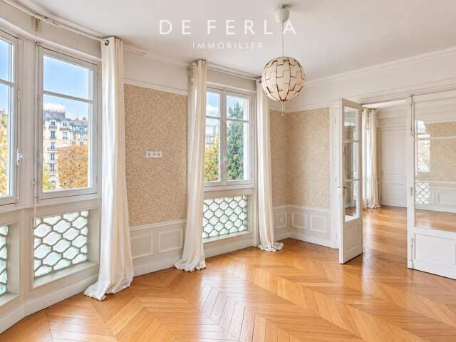 Paris XV - Volontaires - 5 pièces - 114.37m2 + chambre de service — photo du bien