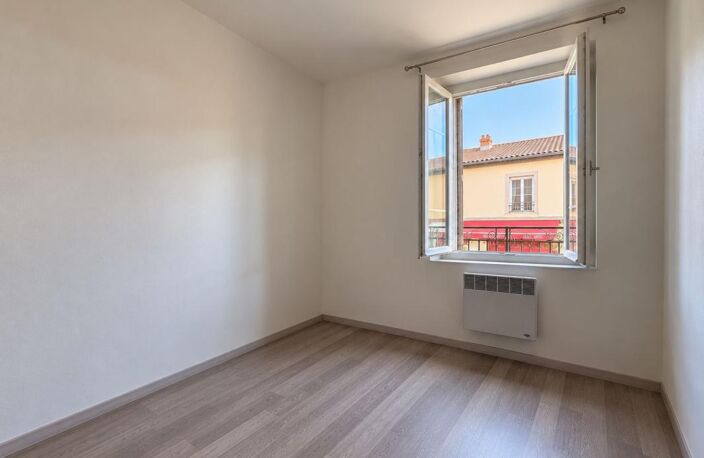 À vendre – Appartement 3 pièces à Sathonay-Camp - — photo 2