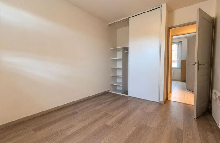 À vendre – Appartement 3 pièces à Sathonay-Camp - — photo 5