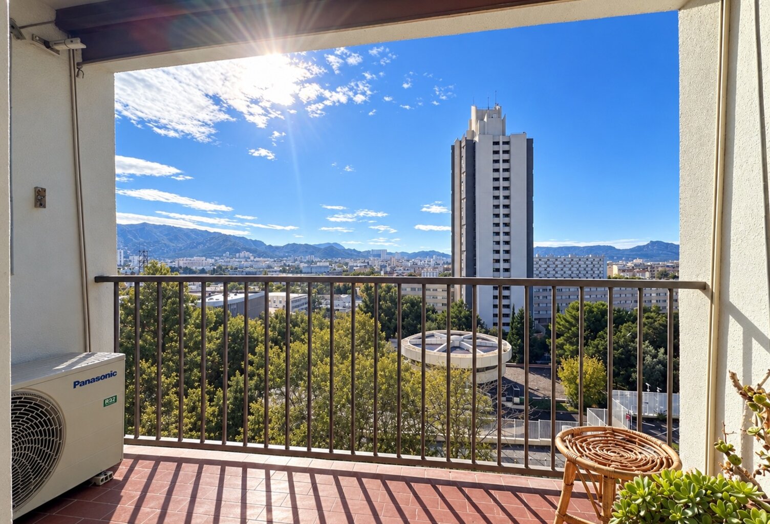 Marseille 10e – La Timone | T4 de 80m2 avec vue dégagée, balcon et Box fermé de 16 m² — photo 1
