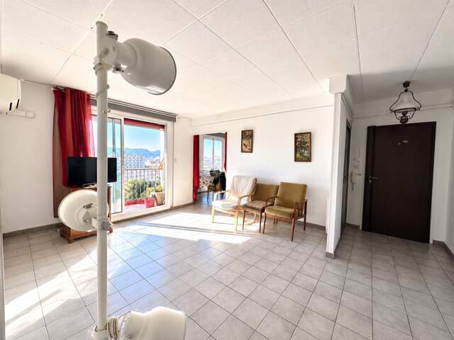 Marseille 10e – La Timone | T4 de 80m2 avec vue dégagée, balcon et Box fermé de 16 m² — photo du bien