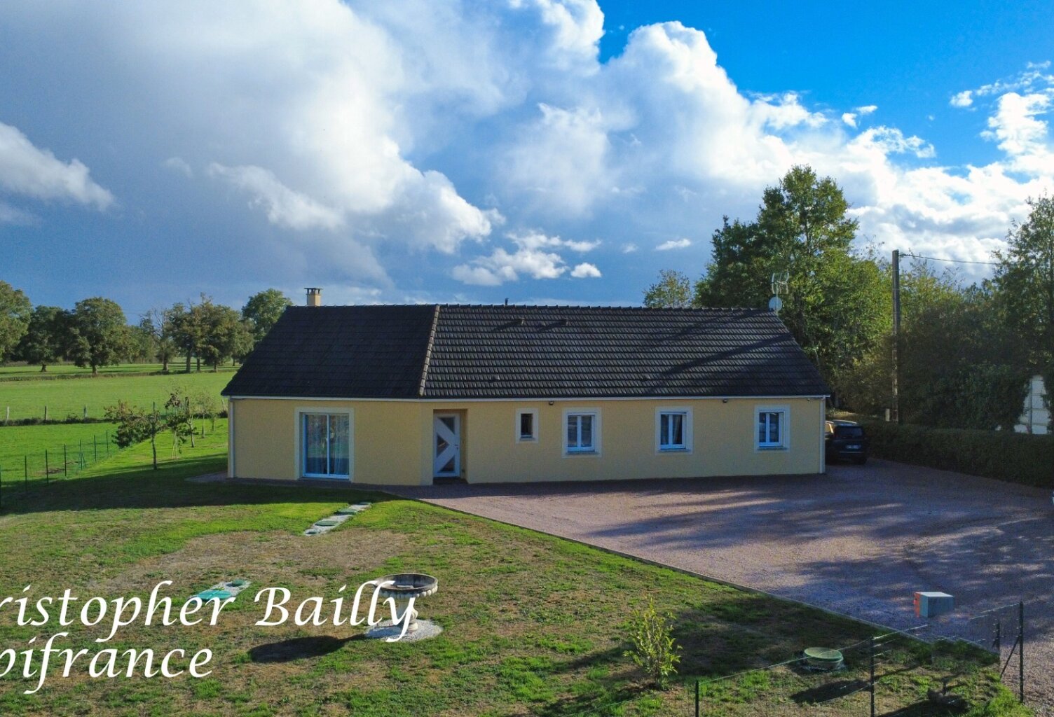 Maison récente, de plain-pied, avec 3 chambres et un bureau — photo 1