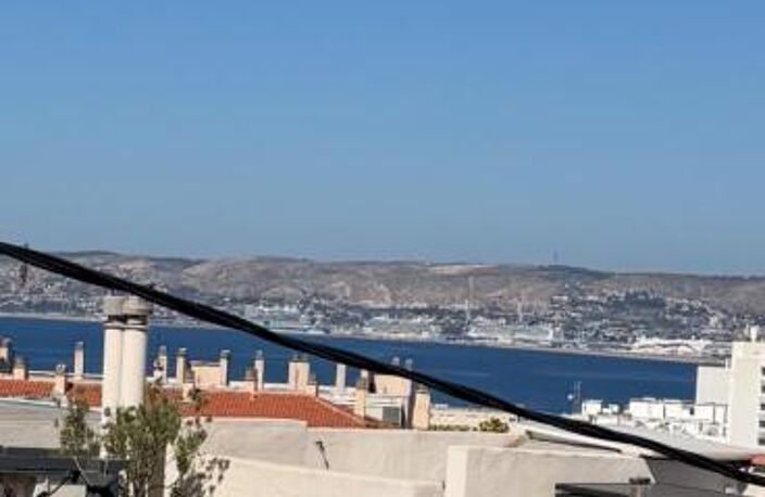 Marseille 7e - Appartement/Maison sur le toit  70 m² rénové, tropézienne vue mer et Notre-Dame — photo 2