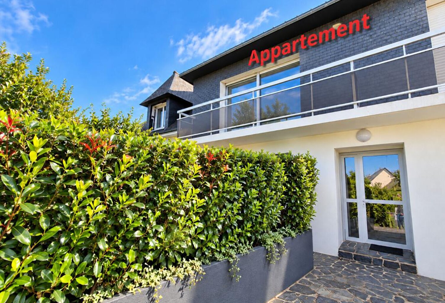 APPARTEMENT T4 DE 82 M² - 3 CHAMBRES - BALCON - GARAGE 30 M² - CAVE 17 M² - PROCHE PLAGE DE LOMENER — photo 1