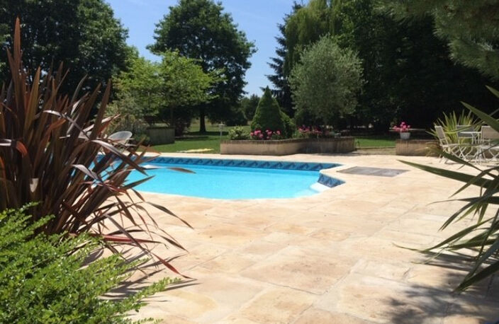 Propriété avec piscine à 2 pas de la Loire sur un parc arboré de 8900 m² à Germigny Des Prés — photo 4