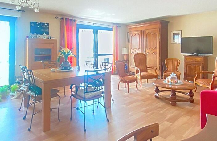 Bel appartement cossu, en dernier étage avec 20m² de terrasse, vue dégagée, 2 ch , celliers et cave — photo 2