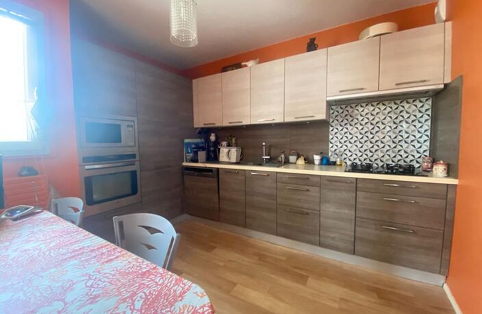 Bel appartement cossu, en dernier étage avec 20m² de terrasse, vue dégagée, 2 ch , celliers et cave — photo 3