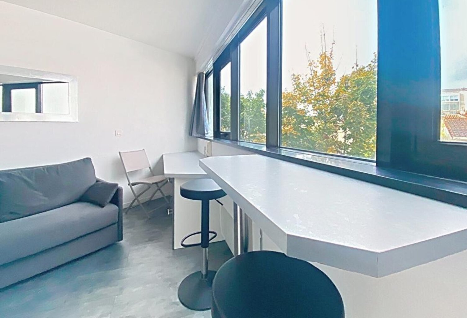 Studio très lumineux et fonctionnel quartier St Genès, Victoire, Nansouty — photo 1