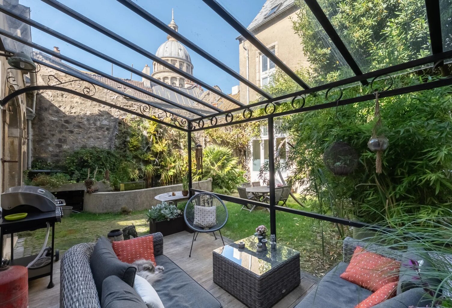EXCLUSIVITÉ - UNE ADRESSE D’EXCEPTION AU CŒUR DE LA VILLE FORTIFIÉE — photo 1