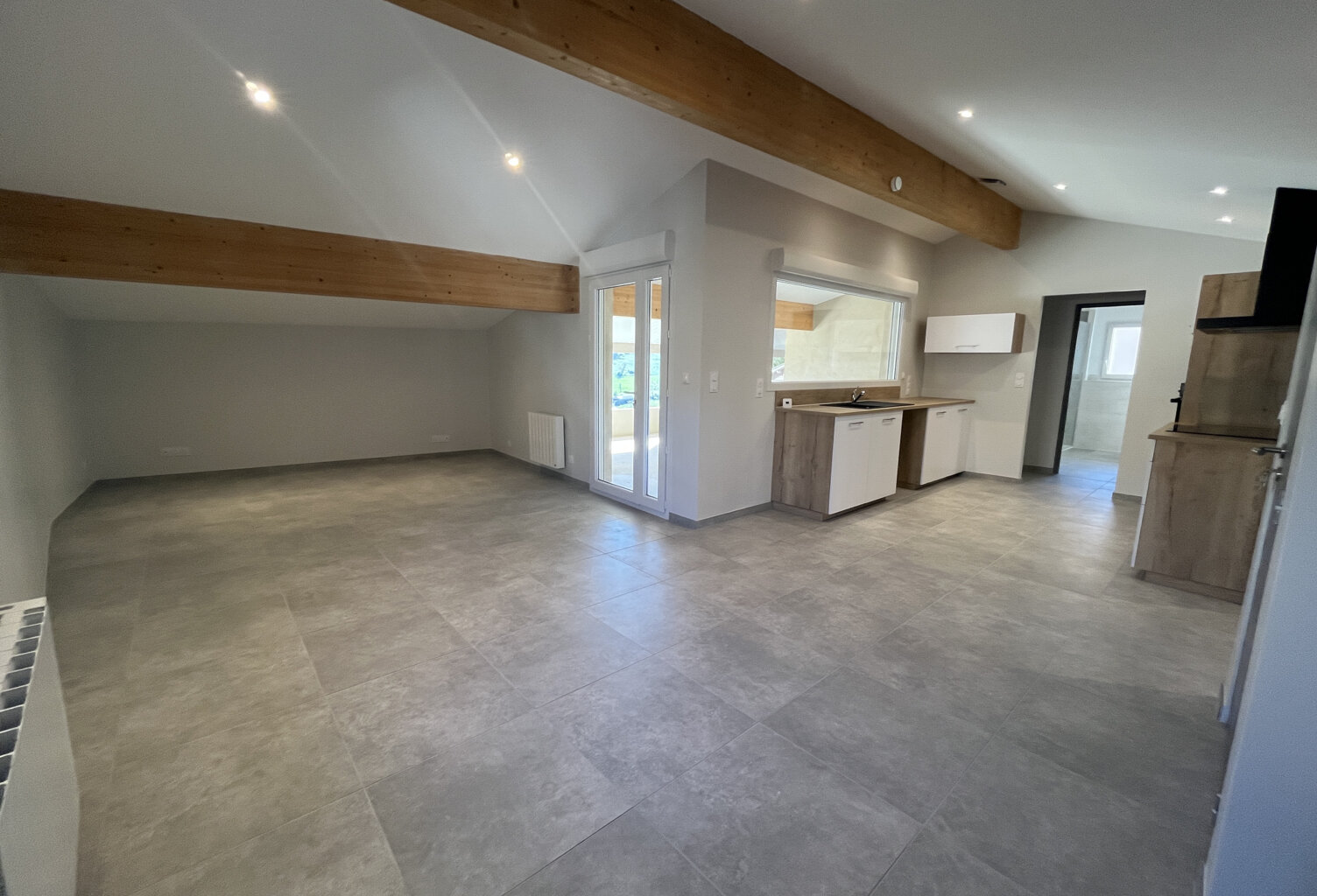 Appartement T3 entièrement rénové à Savas (07430) — photo 1