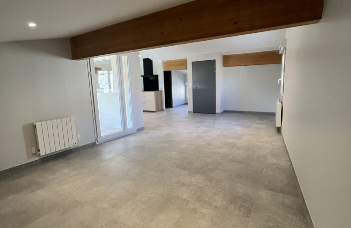Appartement T3 entièrement rénové à Savas (07430) — photo 3