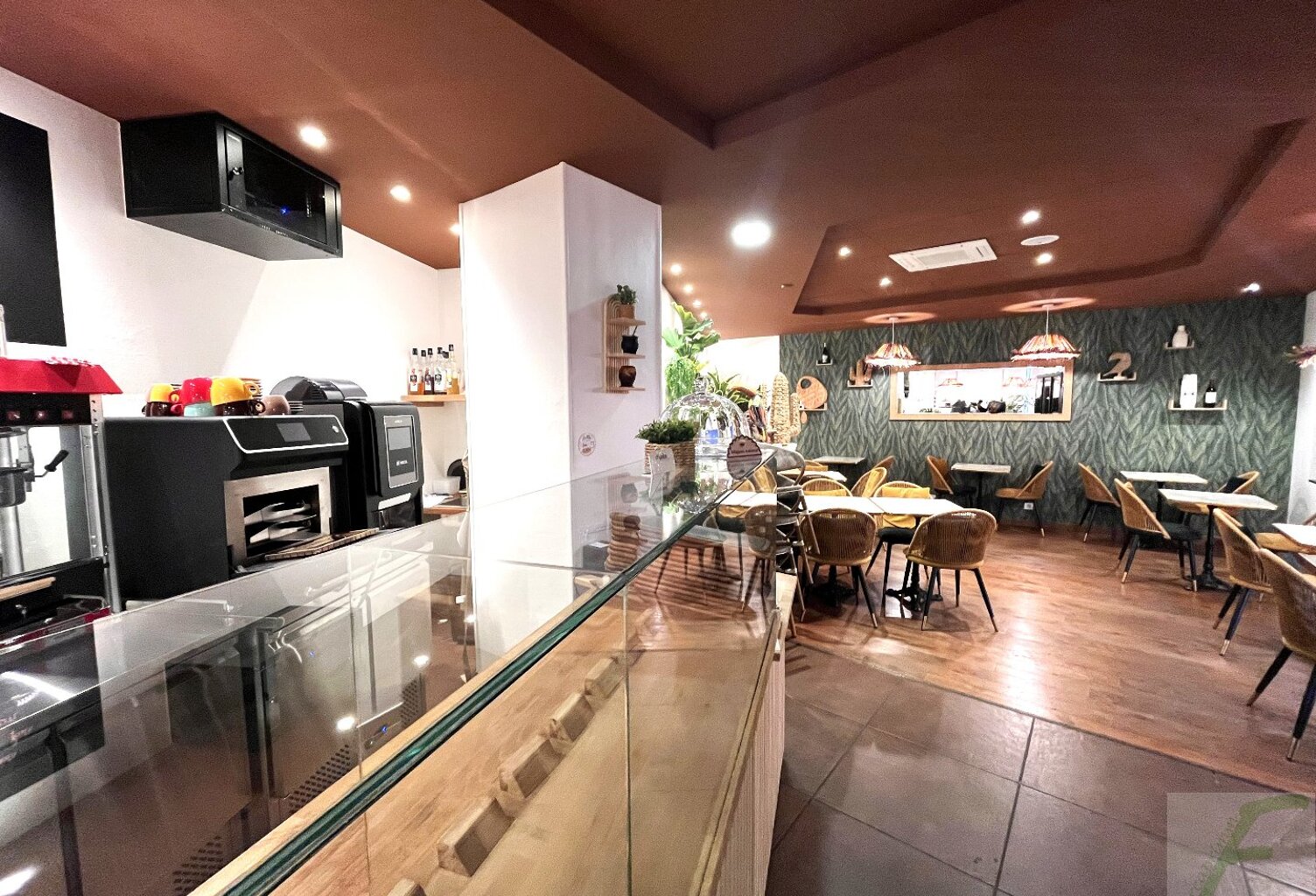 Local commercial — photo 1