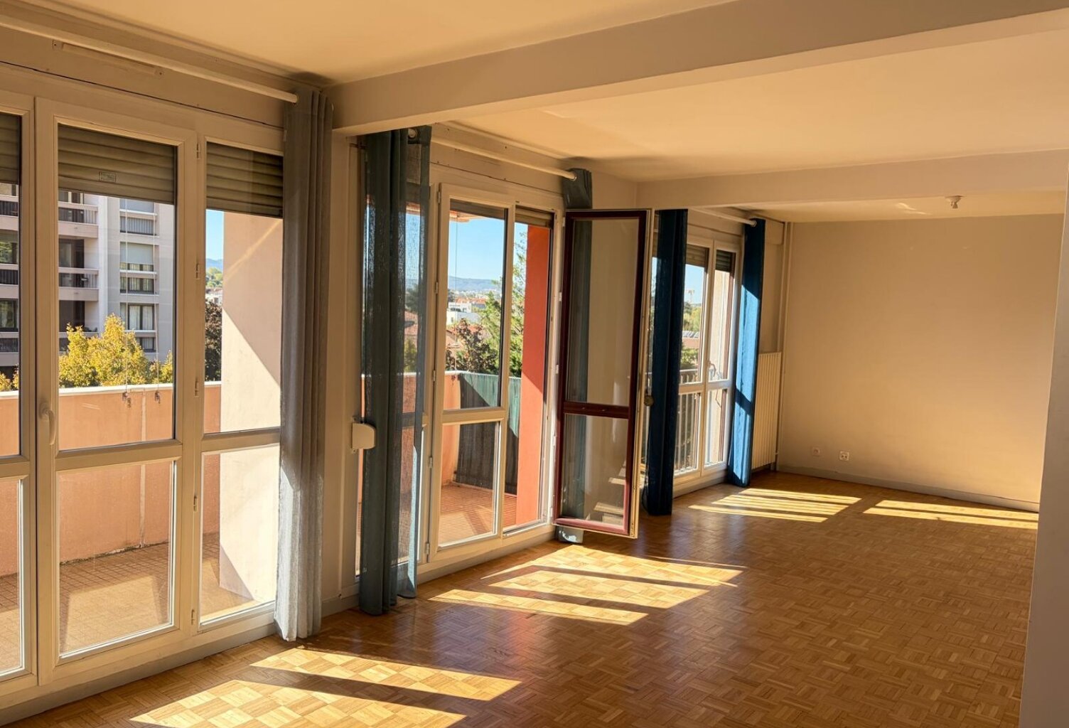 Location appartement 5 pièces 104 m² à Francheville (69340) — photo 1