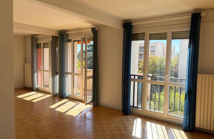 Location appartement 5 pièces 104 m² à Francheville (69340) — photo 2