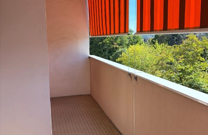 Location appartement 5 pièces 104 m² à Francheville (69340) — photo 3