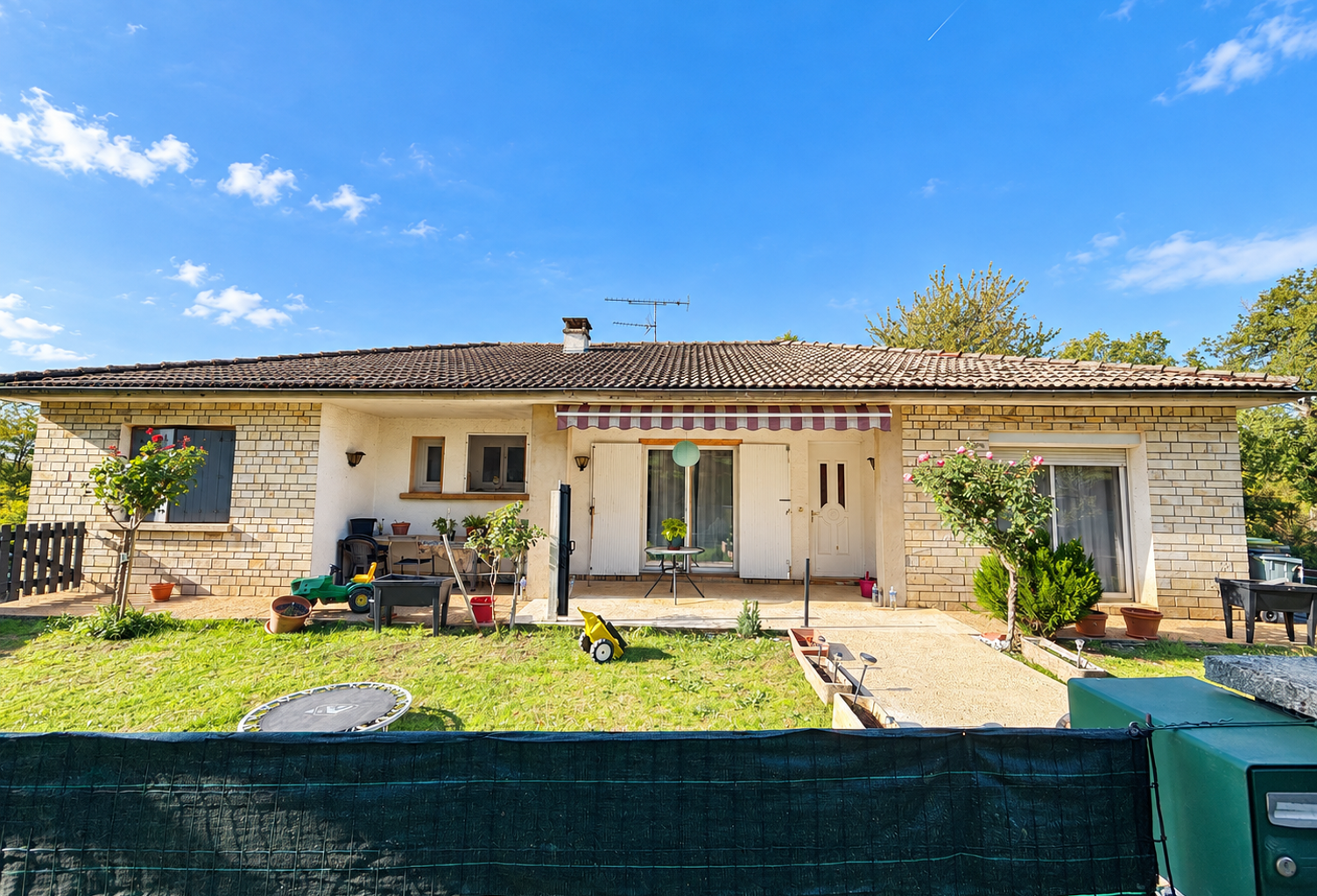 Maison T5 - 138 m2 - SAINTE GEMME — photo 1