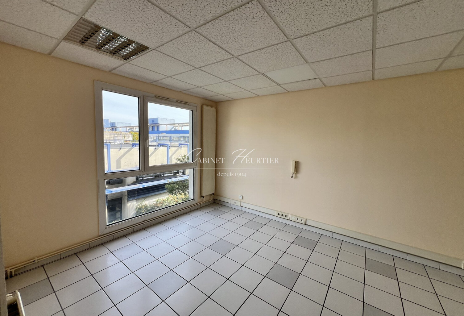 ECHIROLLES: locaux de 60m² dans MEDICENTRE 1 — photo 1