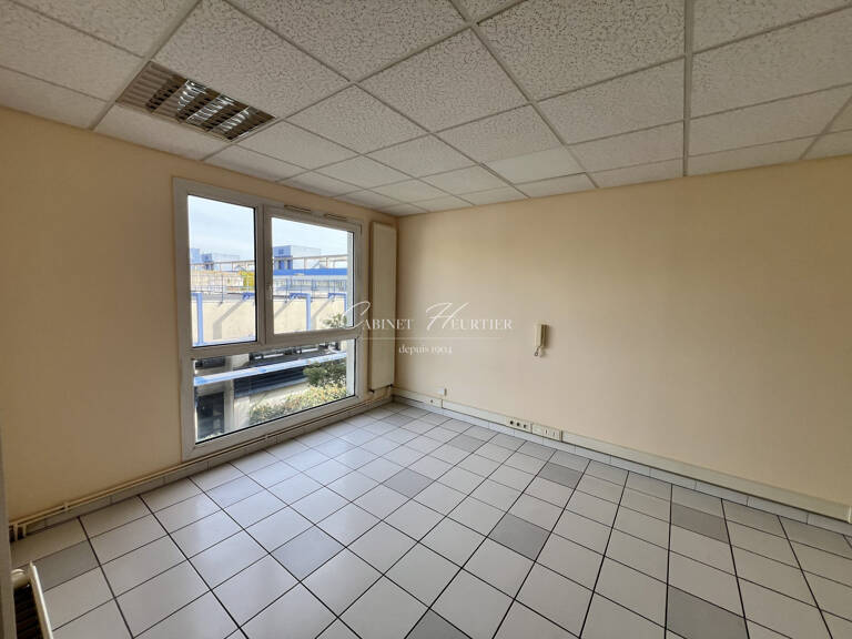 ECHIROLLES: locaux de 60m² dans MEDICENTRE 1 — photo 1