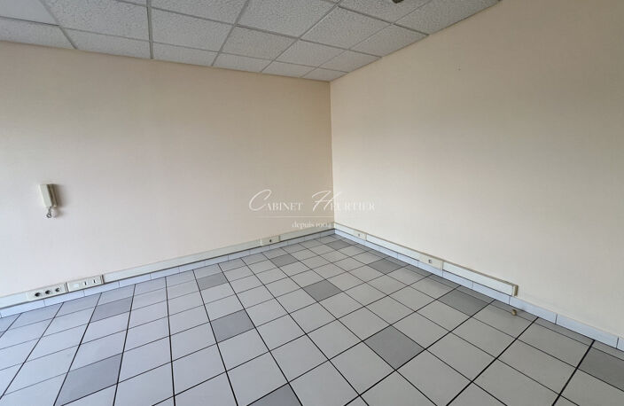 ECHIROLLES: locaux de 60m² dans MEDICENTRE 1 — photo 2
