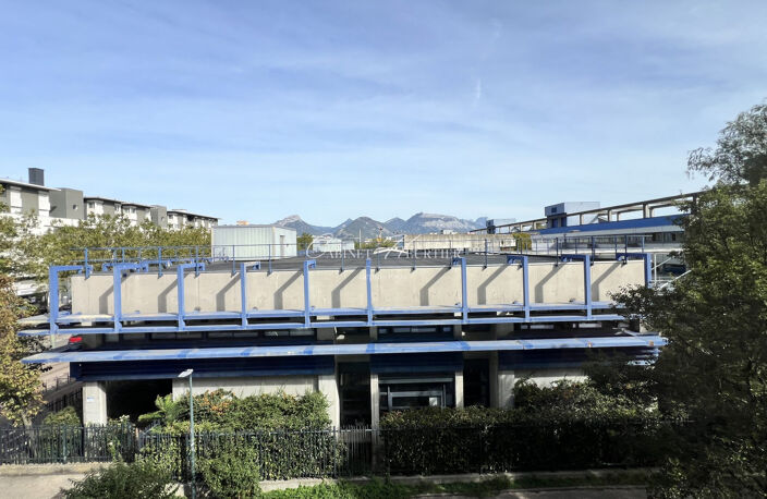 ECHIROLLES: locaux de 60m² dans MEDICENTRE 1 — photo 4
