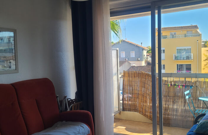 PALAVAS CENTRE - APPARTEMENT T2 CLIMATISE AVEC GRAND BALCON — photo 2
