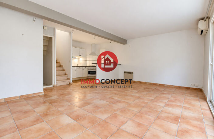 Maison de ville avec terrasse et séjour lumineux — photo 2