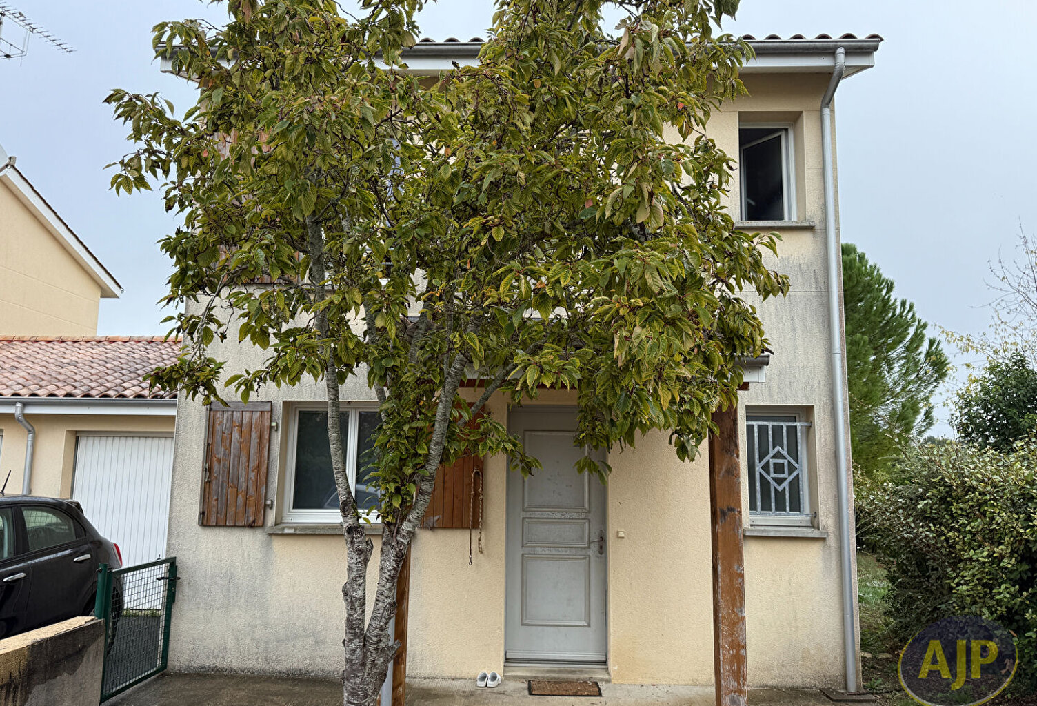 Maison Saint Jean d' Angely trois chambres 83.7 m2 — photo 1