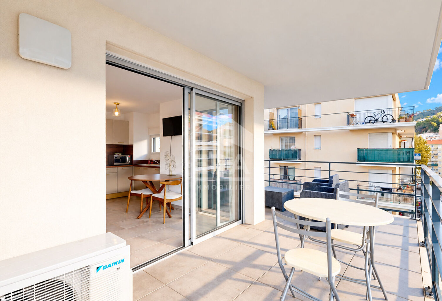 NICE - RIQUIER : BEAU 2 PIÈCES AVEC TERRASSE AU CALME — photo 1