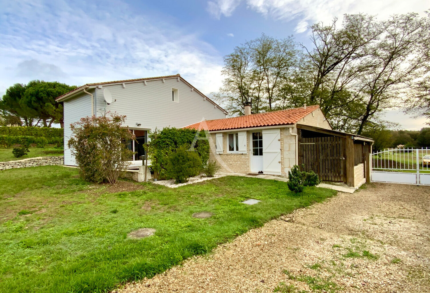 Entre Jonzac et St Genis, maison de 2014 à découvrir sans tarder — photo 1