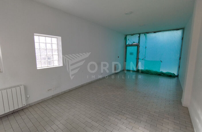 AUXERRE SECTEUR GARE SNCF LOCAL 123.85m2 - BUREAUX  36.81M² - DEPOT 87.04M² — photo 2