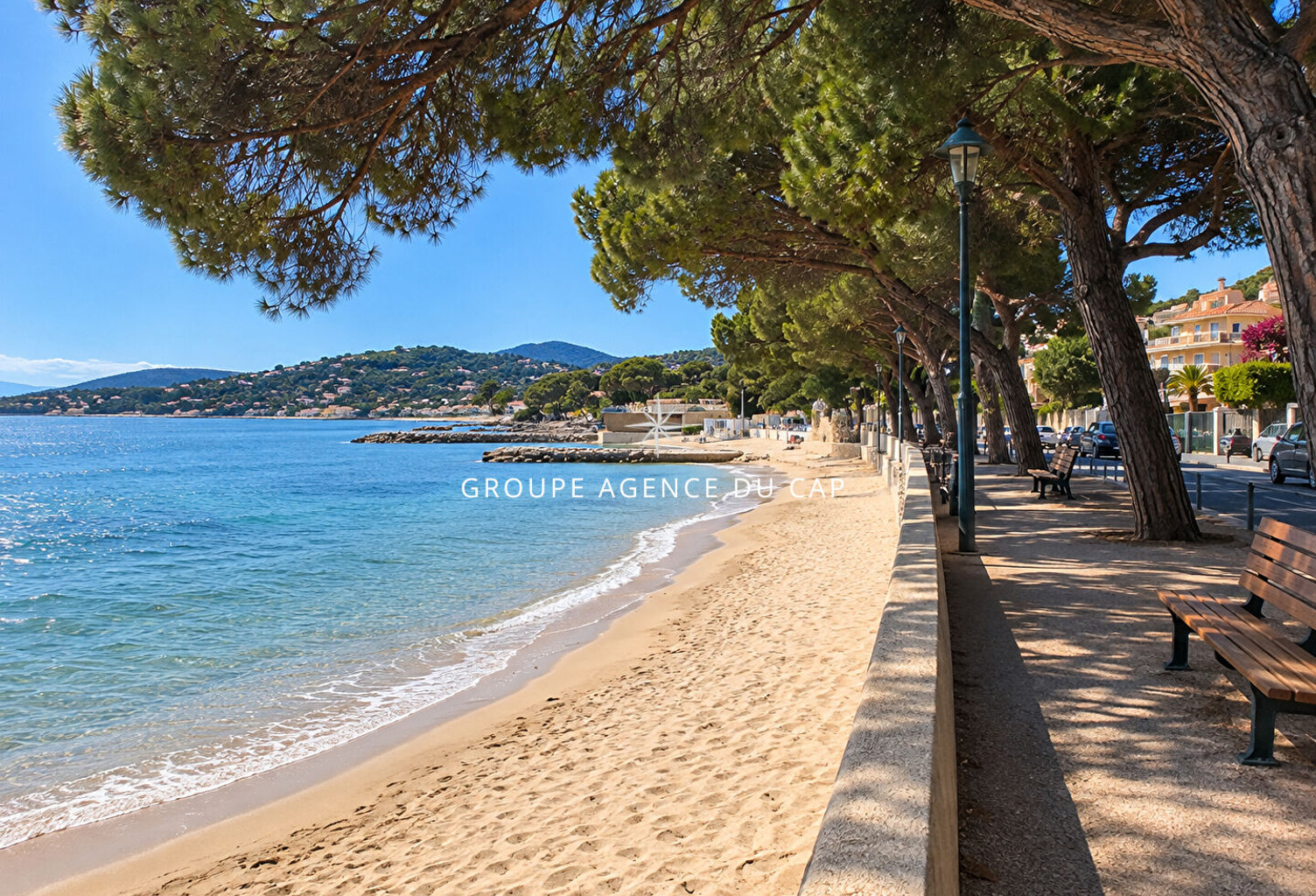 A VENDRE - APPARTEMENT 2PIECES A PIED DES PLAGES ET DES COMMERCES AUX ISSAMBRES ET PLACE DE PARKING PRIVATIVE — photo 1