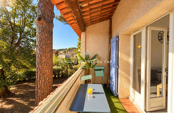 A VENDRE - APPARTEMENT 2PIECES A PIED DES PLAGES ET DES COMMERCES AUX ISSAMBRES ET PLACE DE PARKING PRIVATIVE — photo 2