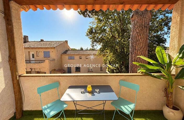 A VENDRE - APPARTEMENT 2PIECES A PIED DES PLAGES ET DES COMMERCES AUX ISSAMBRES ET PLACE DE PARKING PRIVATIVE — photo 3