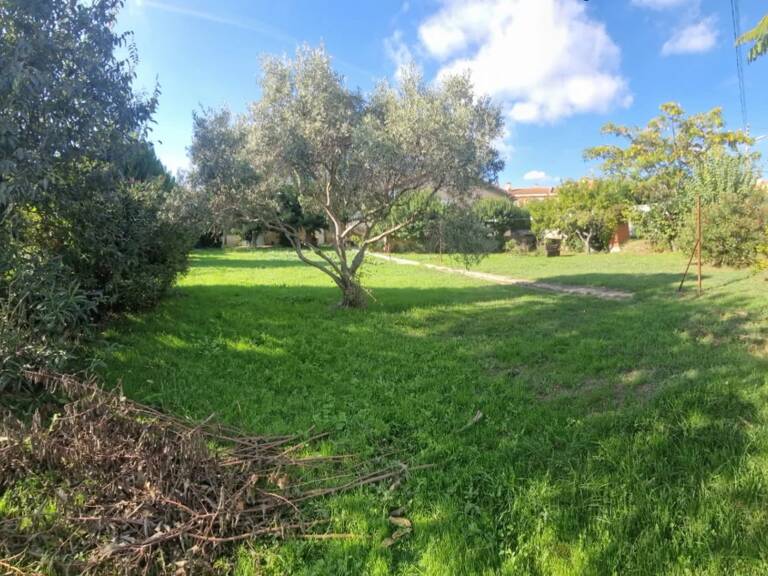 Terrain constructible de 470 m² à Salon-de-Provence — photo 1
