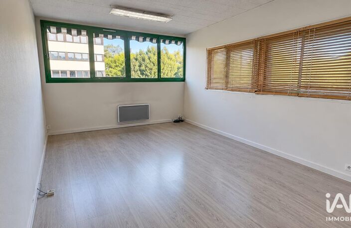 Location Bureaux 63 m&sup2; — photo 2