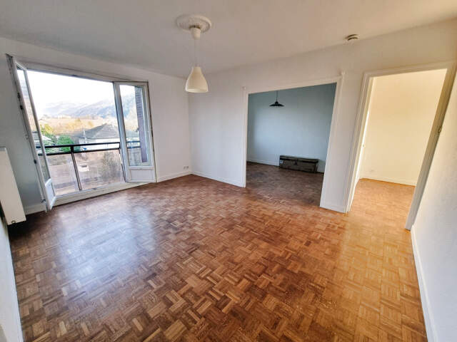 4P+ Cuisine 62m2 avec loggia , secteur village — photo du bien