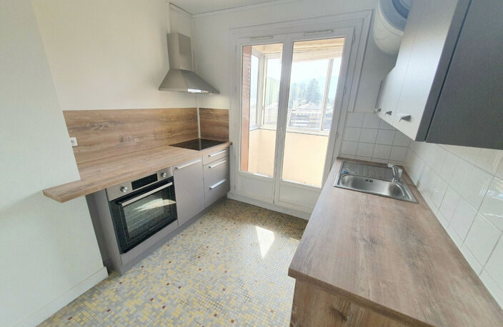  4P+ Cuisine 62m2 avec loggia , secteur village — photo 2