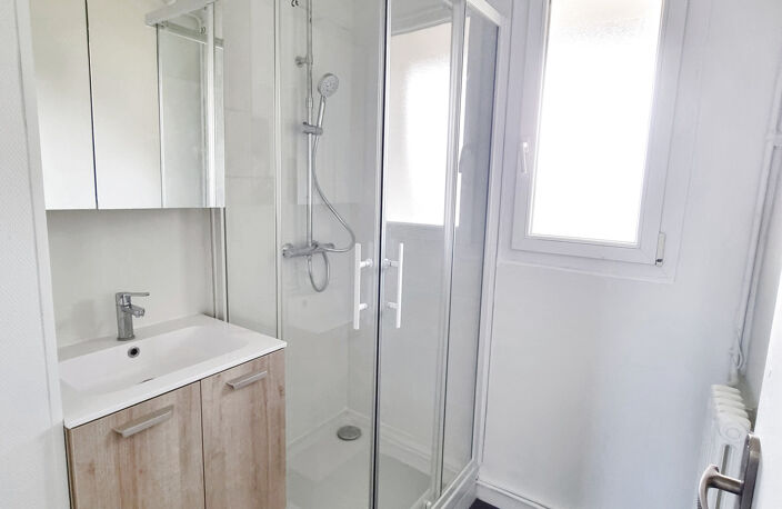  4P+ Cuisine 62m2 avec loggia , secteur village — photo 3