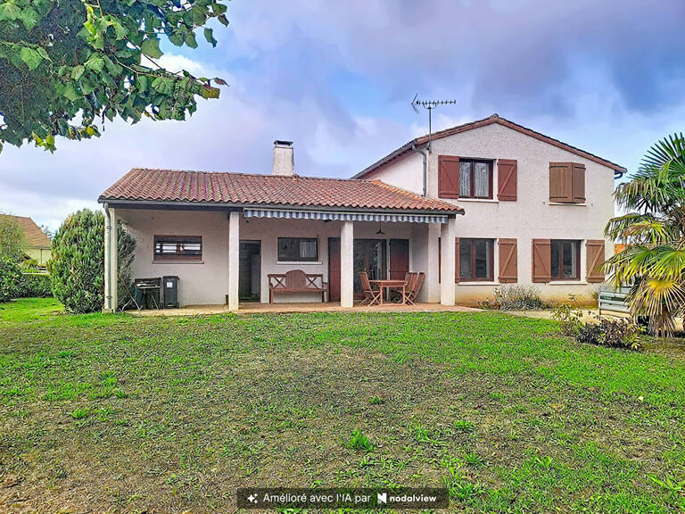 SUD CHATELLERAULT- BELLE MAISON VIVABLE DE PLAIN PIED — photo 1