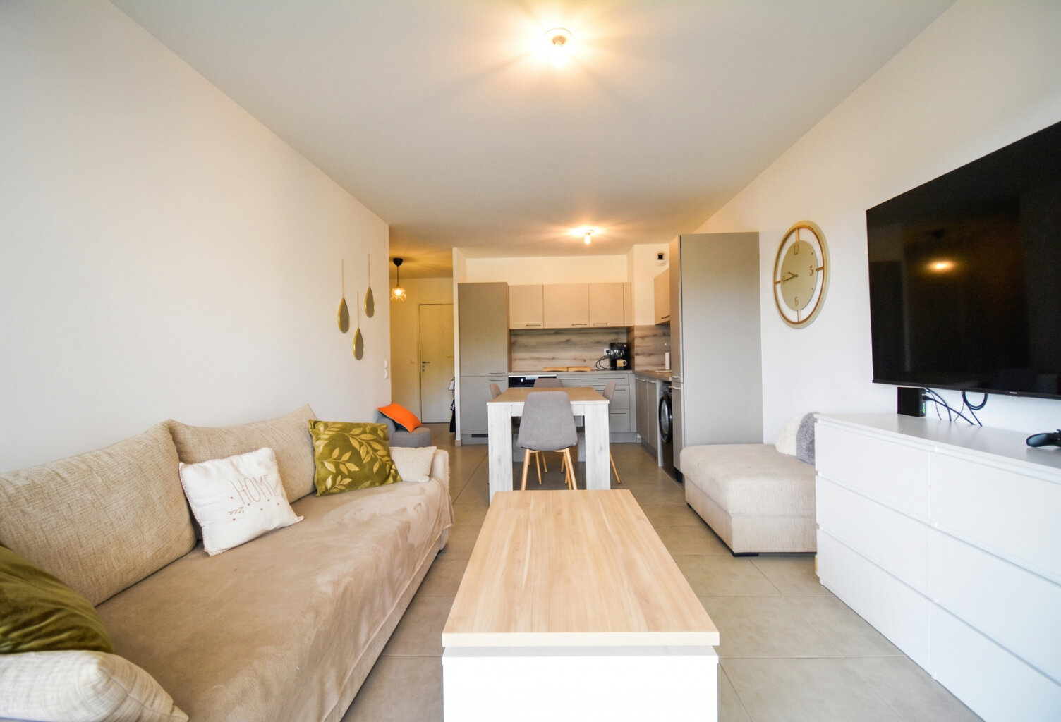 À LOUER - ETAT NEUF ! T2 MEUBLÉ DE 46m2 - TERRASSE de 15,65 — photo 1