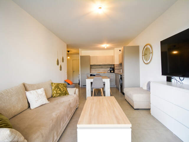 À LOUER - ETAT NEUF ! T2 MEUBLÉ DE 46m2 - TERRASSE de 15,65 — photo du bien